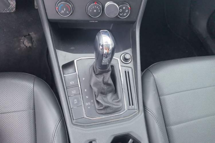 Used Volkswagen Lavida 2018 1.5L Automatic Comfort Edition China V Standard Gear Lever
