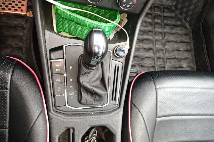 Used Volkswagen Lavida 2018 1.5L Automatic Comfort Edition China V Standard Gear Lever