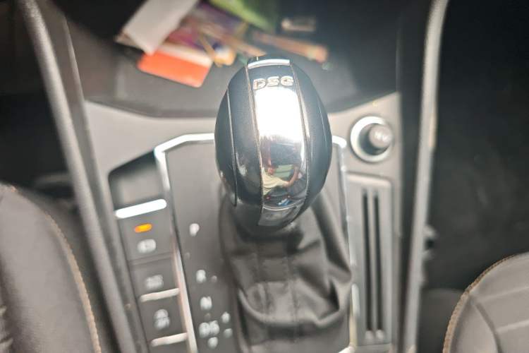 Used Volkswagen Lavida 2018 Hatchback 200TSI DSG Comfort Edition China V Standard Gear Lever