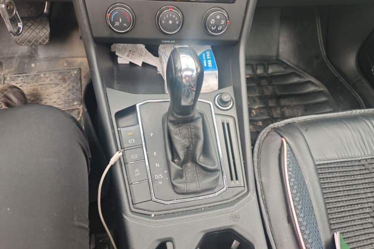 Used Volkswagen Lavida 2018 1.5L Automatic Comfort Edition China V Standard Gear Lever