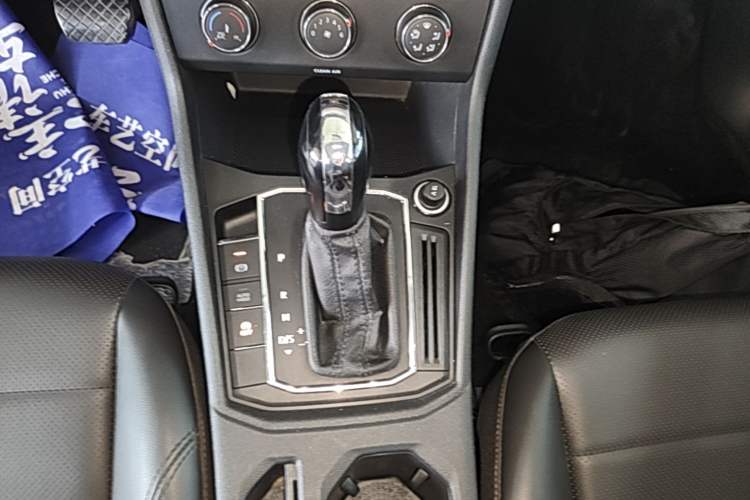 Used Volkswagen Lavida 2018 1.5L Automatic Comfort Edition China V Standard Gear Lever