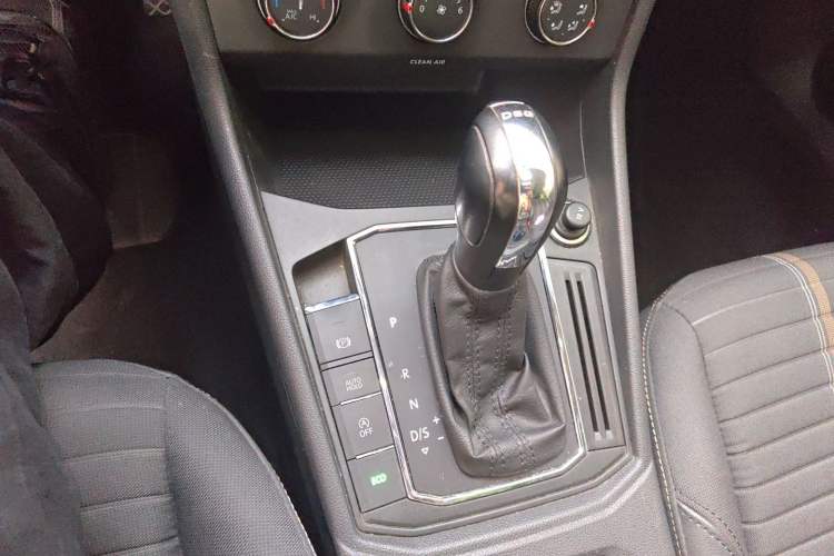 Used Volkswagen Lavida 2018 Hatchback 200TSI DSG Comfort Edition China V Standard Gear Lever