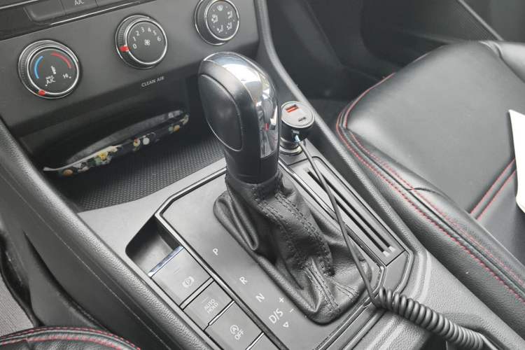 Used Volkswagen Lavida 2018 1.5L Automatic Fashion Edition China V Standard Gear Lever