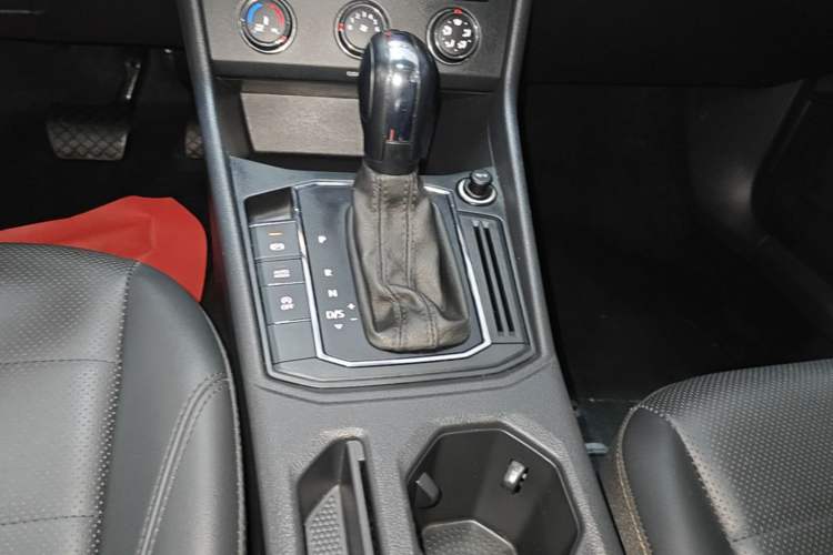 Used Volkswagen Lavida 2018 1.5L Automatic Comfort Edition China V Standard Gear Lever