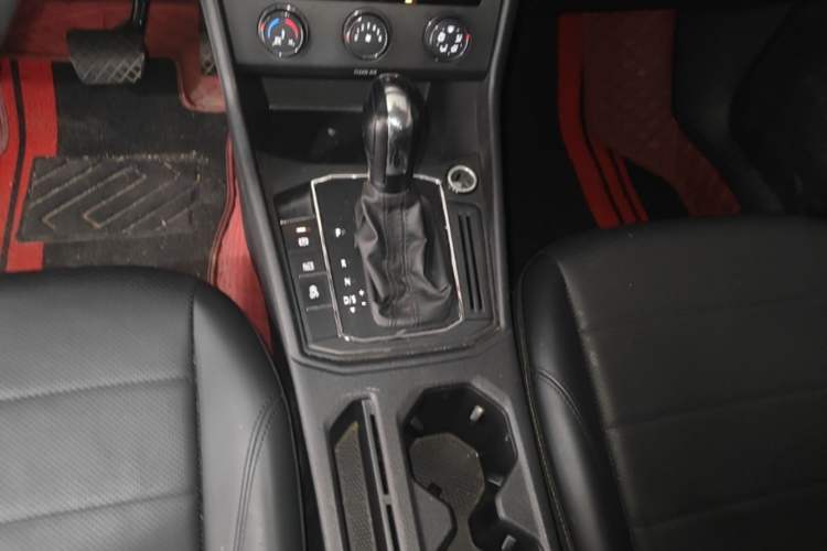 Used Volkswagen Lavida 2018 1.5L Automatic Comfort Edition China V Standard Gear Lever