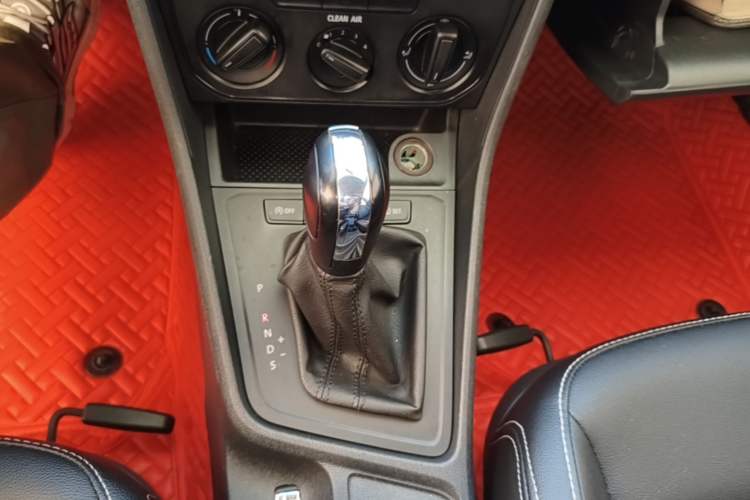 Used Volkswagen Lavida 2018 Classic 1.5L Automatic Fashion Edition China VI Standard Gear Lever