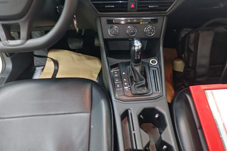 Used Volkswagen Lavida 2018 1.5L Automatic Fashion Edition China V Standard Gear Lever