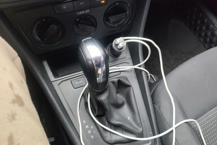Used Volkswagen Lavida 2018 Classic 1.5L Automatic Fashion Edition China VI Standard Gear Lever