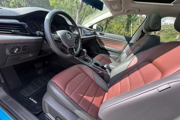 Used Volkswagen Lavida 2018 280TSI DSG Luxury Edition China V Standard Interior 3