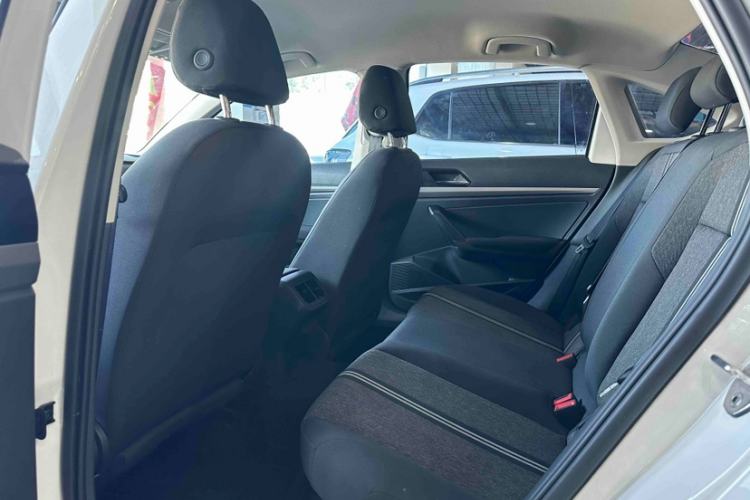 Used Volkswagen Lavida 2018 1.5L Automatic Fashion Edition China V Standard Interior 4