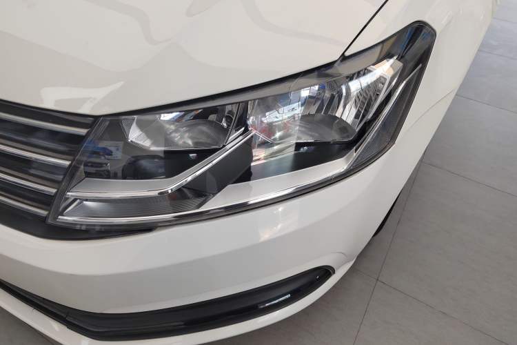 Used Volkswagen Lavida 2018 Classic 1.5L Automatic Fashion Edition China VI Standard Left Front Headlight