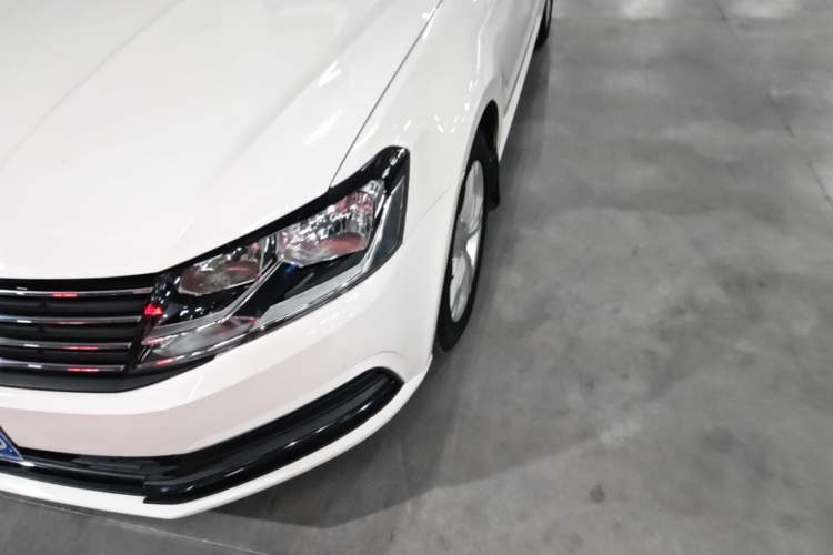 Used Volkswagen Lavida 2018 Classic 1.5L Automatic Fashion Edition China VI Standard Left Front Headlight