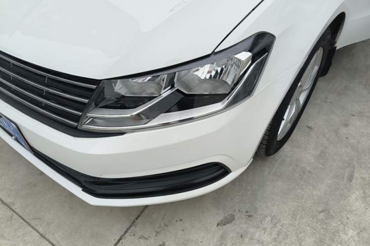 Used Volkswagen Lavida 2018 Classic 1.5L Automatic Fashion Edition China VI Standard Left Front Headlight