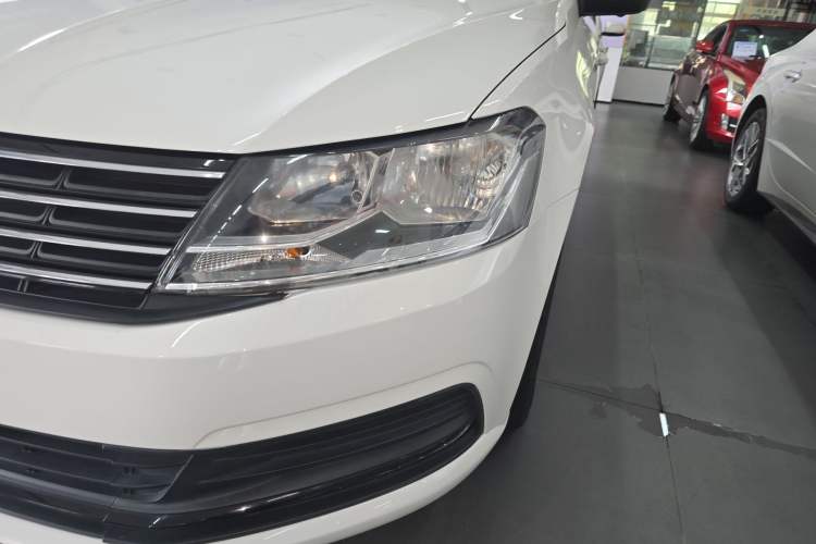 Used Volkswagen Lavida 2018 Classic 1.5L Automatic Fashion Edition China VI Standard Left Front Headlight