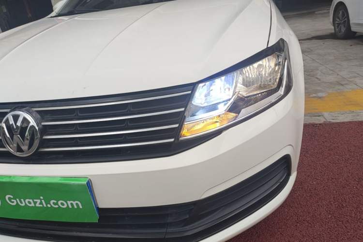 Used Volkswagen Lavida 2018 Classic 1.5L Automatic Fashion Edition China VI Standard Left Front Headlight