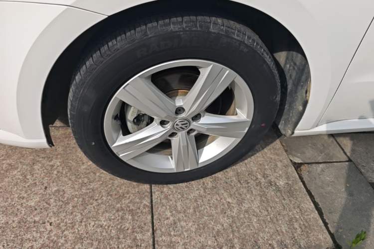 Used Volkswagen Lavida 2018 Classic 1.5L Automatic Fashion Edition China VI Standard Left Front Wheel Hub