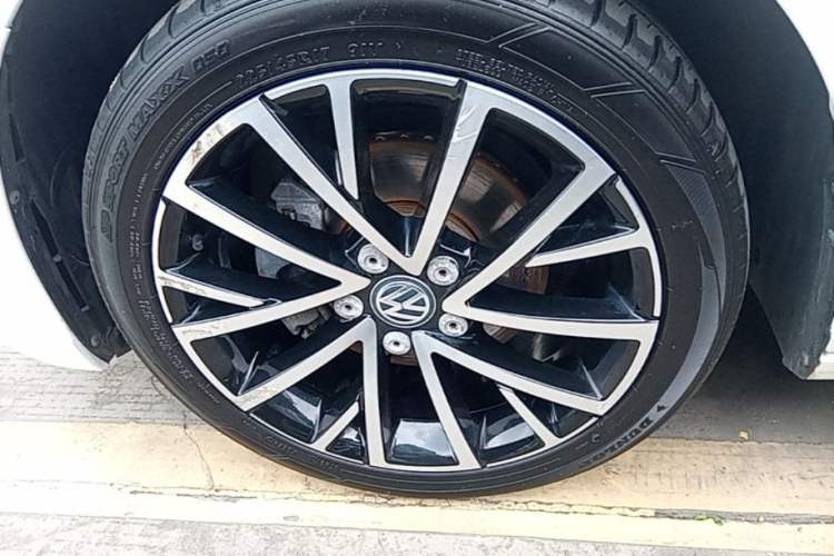 Used Volkswagen Lavida 2018 280TSI DSG Luxury Edition China V Standard Left Front Wheel Hub