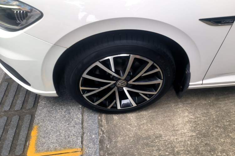 Used Volkswagen Lavida 2018 280TSI DSG Luxury Edition China V Standard Left Front Wheel Hub