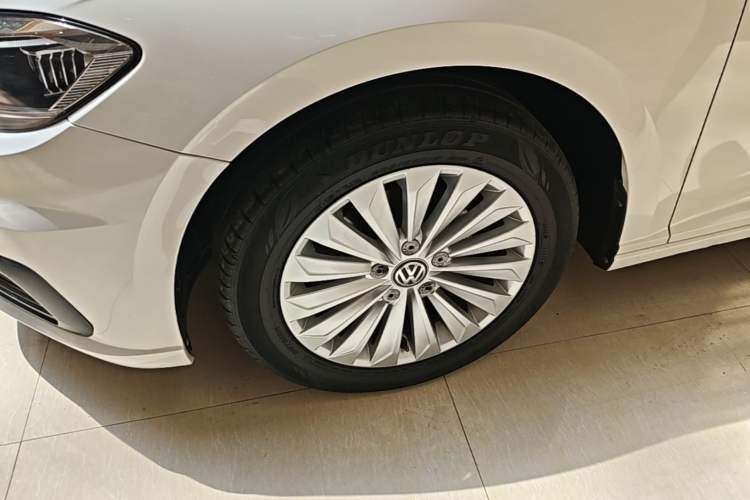 Used Volkswagen Lavida 2018 1.5L Automatic Comfort Edition China V Standard Left Front Wheel Hub