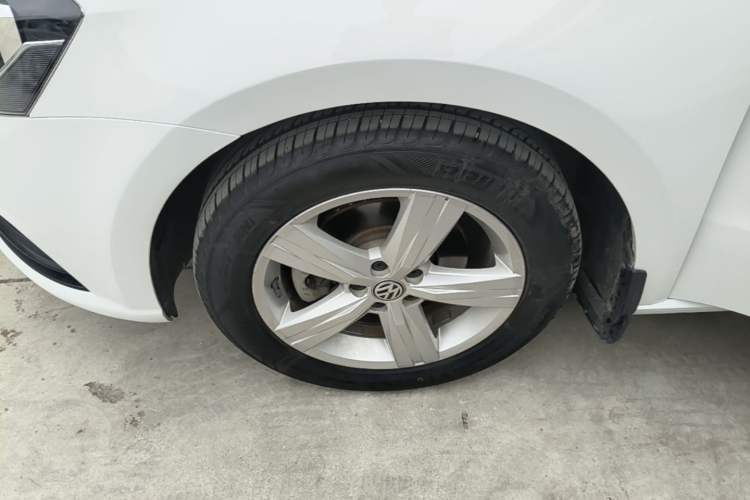 Used Volkswagen Lavida 2018 Classic 1.5L Automatic Fashion Edition China VI Standard Left Front Wheel Hub