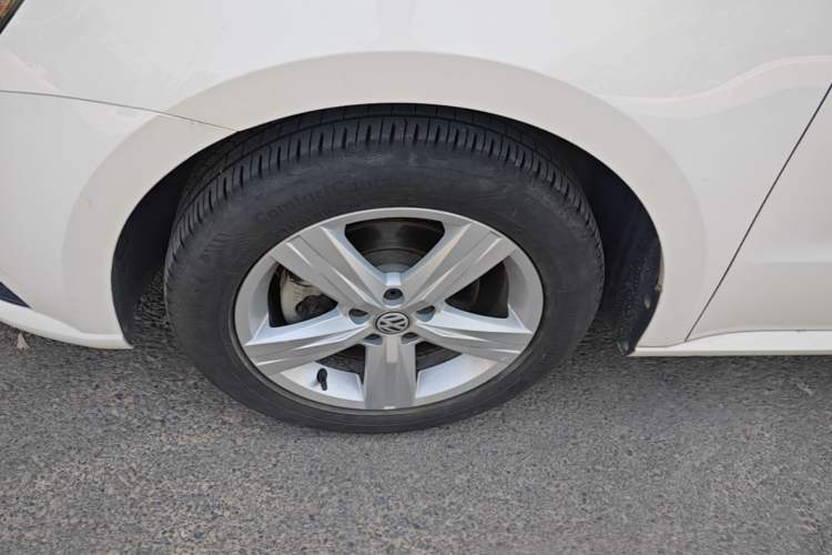 Used Volkswagen Lavida 2018 Classic 1.5L Automatic Fashion Edition China VI Standard Left Front Wheel Hub