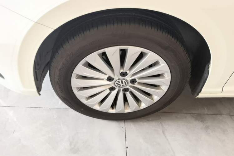 Used Volkswagen Lavida 2018 1.5L Automatic Fashion Edition China V Standard Left Front Wheel Hub