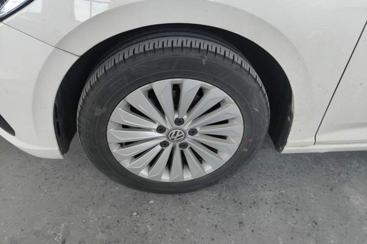 Used Volkswagen Lavida 2018 1.5L Automatic Comfort Edition China V Standard Left Front Wheel Hub