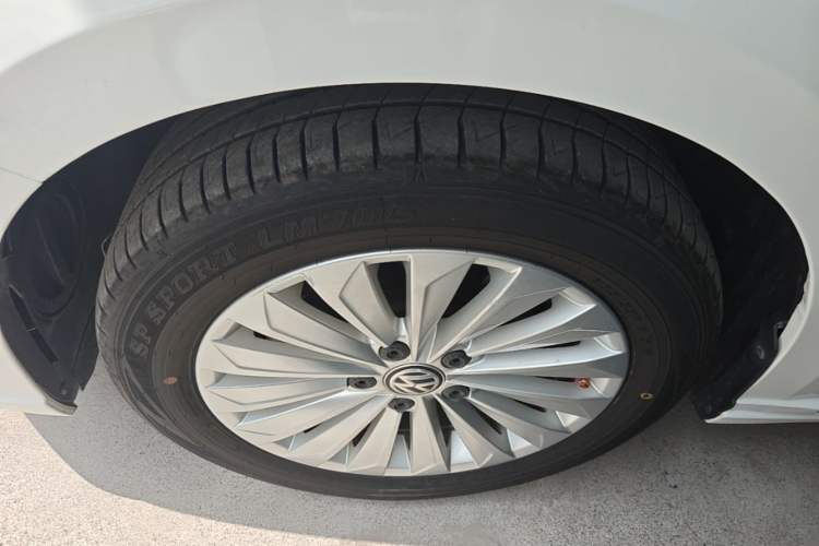 Used Volkswagen Lavida 2018 1.5L Automatic Comfort Edition China V Standard Left Front Wheel Hub