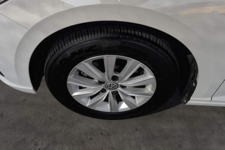 Used Volkswagen Lavida 2018 1.5L Automatic Fashion Edition China V Standard Left Front Wheel Hub