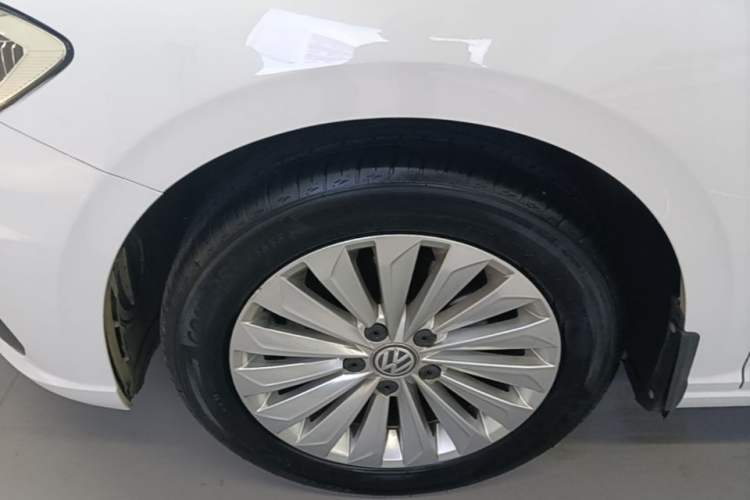 Used Volkswagen Lavida 2018 1.5L Automatic Comfort Edition China V Standard Left Front Wheel Hub
