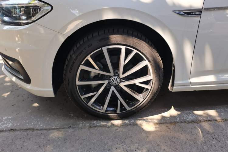 Used Volkswagen Lavida 2018 280TSI DSG Luxury Edition China V Standard Left Front Wheel Hub
