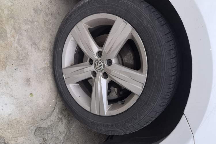 Used Volkswagen Lavida 2018 Classic 1.5L Automatic Fashion Edition China VI Standard Left Front Wheel Hub