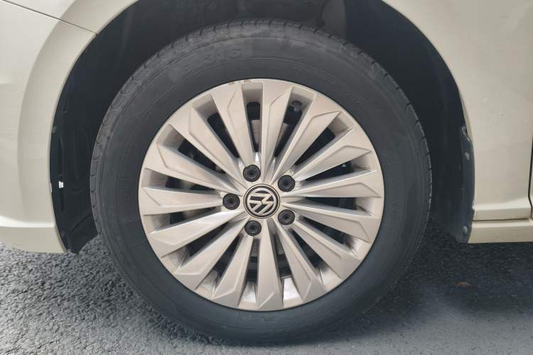 Used Volkswagen Lavida 2018 280TSI DSG Comfort Edition China V Standard Left Front Wheel Hub