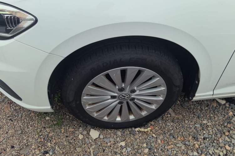 Used Volkswagen Lavida 2018 1.5L Automatic Comfort Edition China V Standard Left Front Wheel Hub