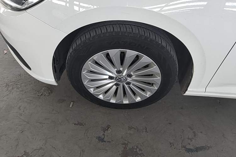 Used Volkswagen Lavida 2018 1.5L Automatic Comfort Edition China V Standard Left Front Wheel Hub