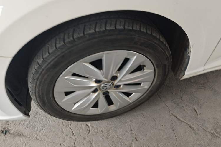 Used Volkswagen Lavida 2018 Hatchback 200TSI DSG Comfort Edition China V Standard Left Front Wheel Hub
