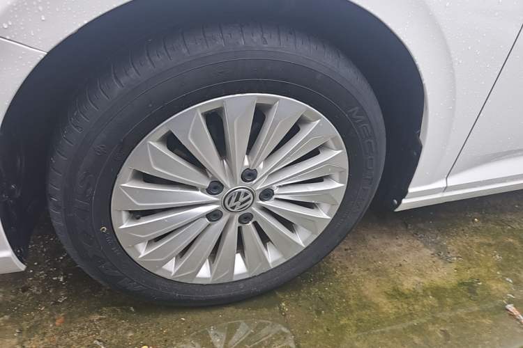 Used Volkswagen Lavida 2018 1.5L Automatic Comfort Edition China V Standard Left Front Wheel Hub