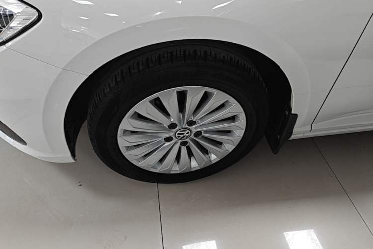 Used Volkswagen Lavida 2018 1.5L Automatic Comfort Edition China V Standard Left Front Wheel Hub