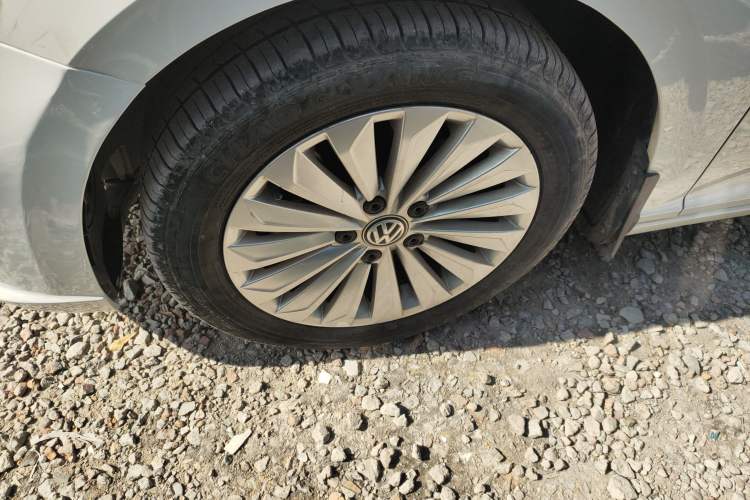 Used Volkswagen Lavida 2018 1.5L Automatic Comfort Edition China V Standard Left Front Wheel Hub