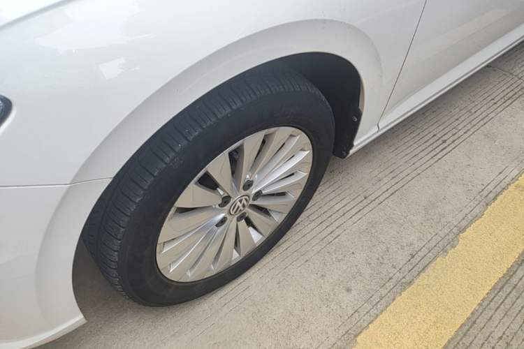 Used Volkswagen Lavida 2018 280TSI DSG Comfort Edition China V Standard Left Front Wheel Hub