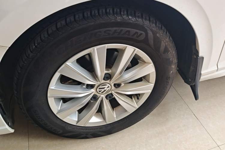 Used Volkswagen Lavida 2018 1.5L Automatic Fashion Edition China V Standard Left Front Wheel Hub