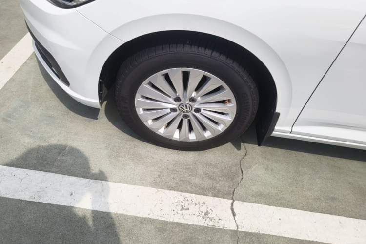 Used Volkswagen Lavida 2018 1.5L Automatic Comfort Edition China V Standard Left Front Wheel Hub
