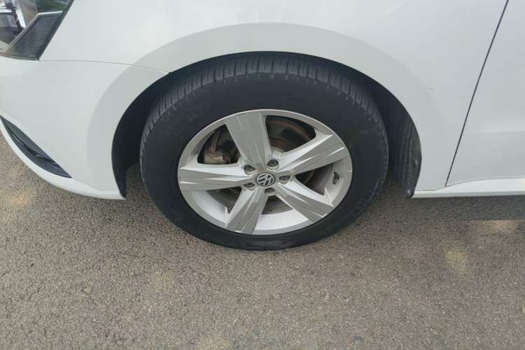 Used Volkswagen Lavida 2018 Classic 1.5L Automatic Fashion Edition China VI Standard Left Front Wheel Hub