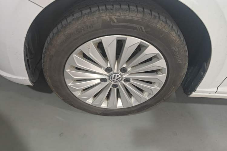Used Volkswagen Lavida 2018 1.5L Automatic Comfort Edition China V Standard Left Front Wheel Hub