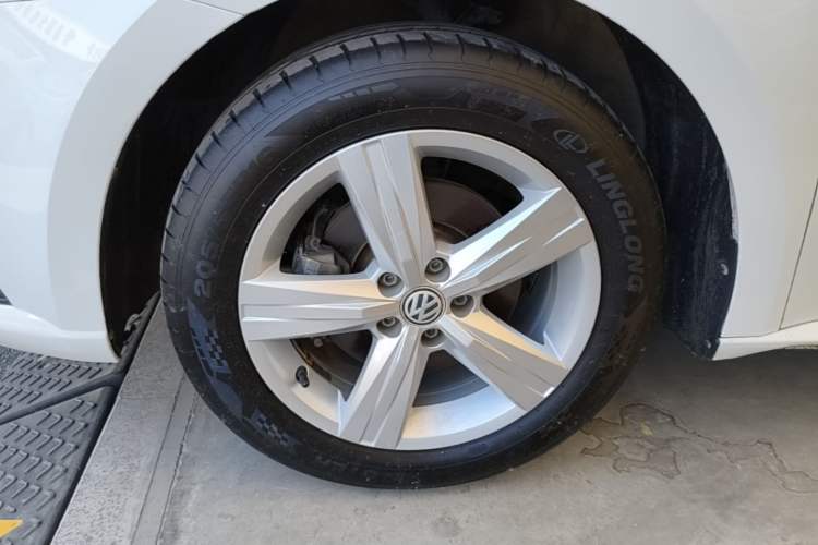 Used Volkswagen Lavida 2018 Classic 1.5L Automatic Fashion Edition China VI Standard Left Front Wheel Hub