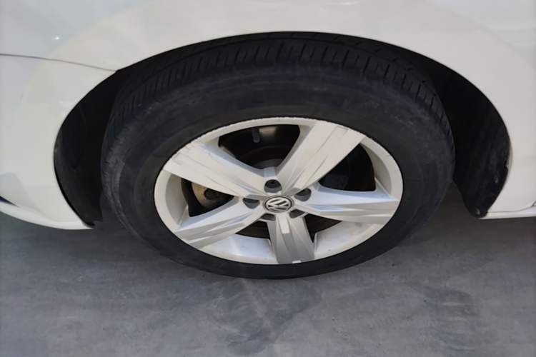 Used Volkswagen Lavida 2018 Classic 1.5L Automatic Fashion Edition China VI Standard Left Front Wheel Hub