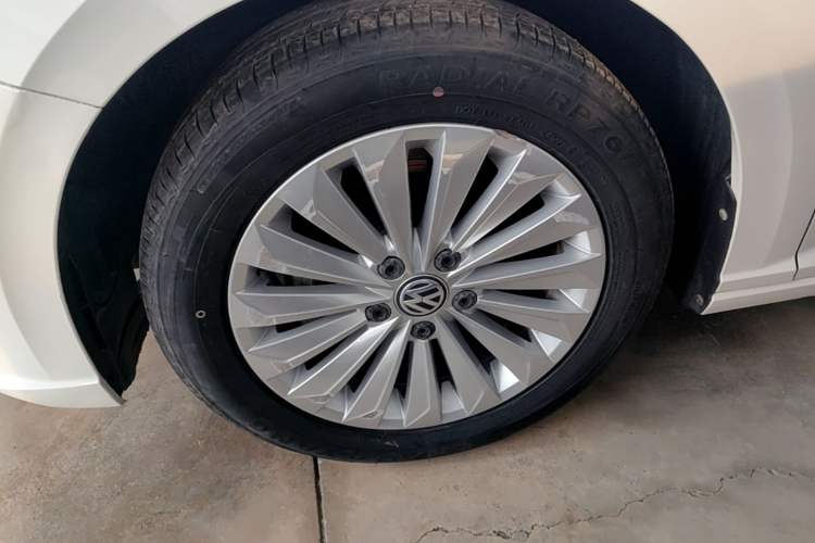 Used Volkswagen Lavida 2018 1.5L Automatic Comfort Edition China V Standard Left Front Wheel Hub