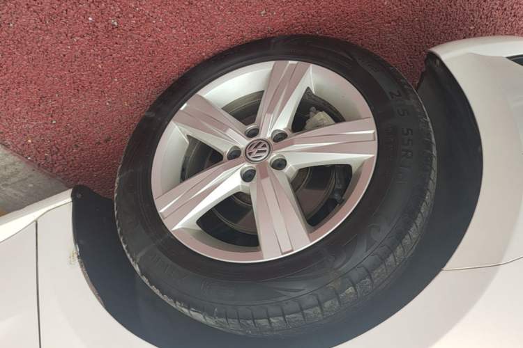 Used Volkswagen Lavida 2018 Classic 1.5L Automatic Fashion Edition China VI Standard Left Front Wheel Hub