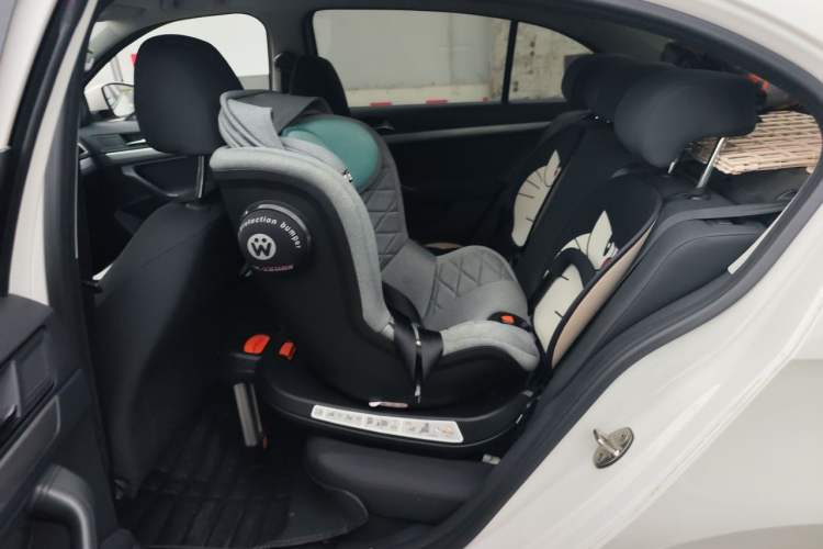 Used Volkswagen Lavida 2018 Classic 1.5L Automatic Fashion Edition China VI Standard Left Rear Seat