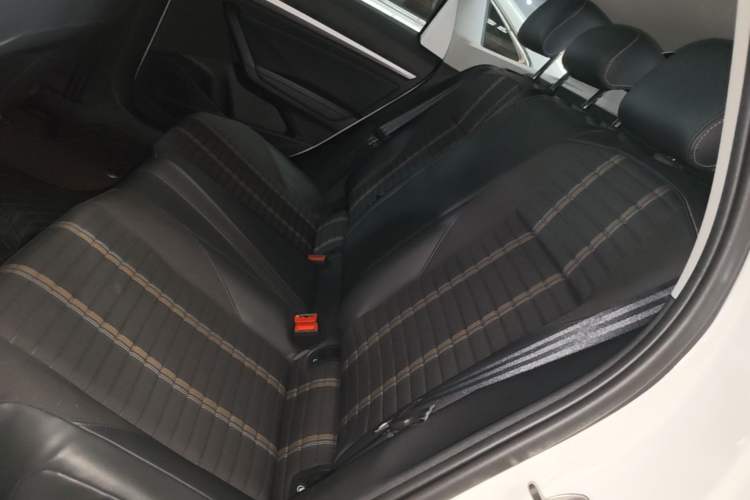 Used Volkswagen Lavida 2018 Hatchback 280TSI DSG Comfort Edition China V Standard Left Rear Seat